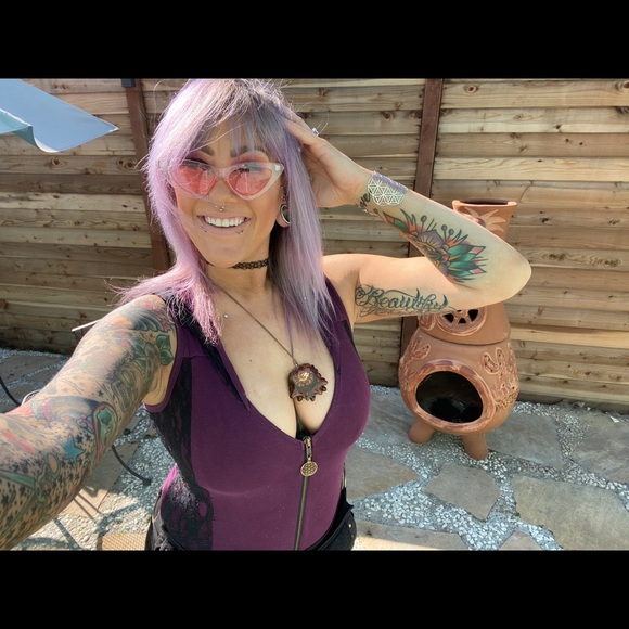 Meet your Posher, Melissa - Picture 2 of 2